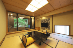 当館か客室20室あり、内露天風呂付のお部屋は8室あります。
好きな時に好きなだけ、お客様だけの温泉をご堪能下さい。