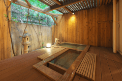 貴賓室の露天風呂です。
唯一足湯もついております。