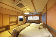 南館ベッドタイプのお部屋の定員は2名様ではありません。
３名様も対応可能です。ベッドを寄せて空きスペースにお布団を敷かせていただきます。