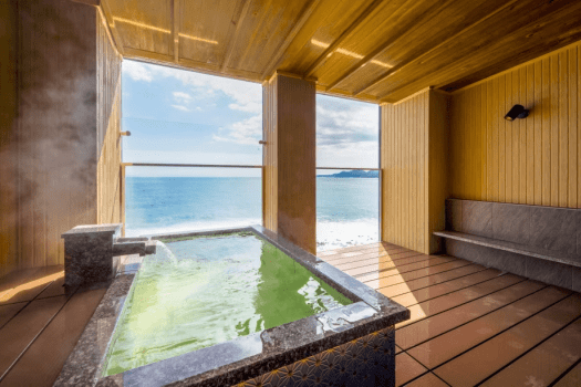 最上階オーシャンビュー露天風呂付きユニバーサルルーム和洋室ベッドルーム54平米