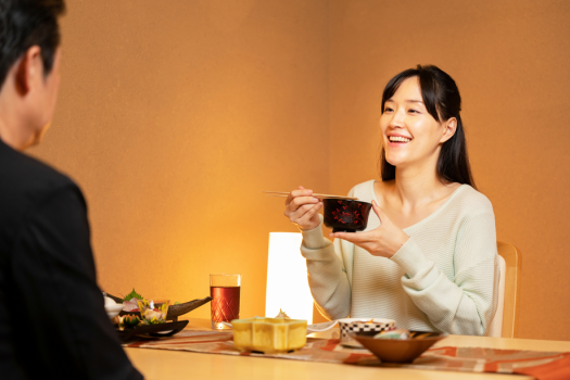 大切なひとと過ごすお食事時間。「美味しいね」とほころぶ笑顔も、小さな旅の想い出に。