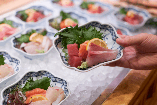 【夕食】海に囲まれた長崎県は水揚げされる魚種が日本一。長崎近海や五島灘、目の前の有明海で育った新鮮な鮮魚を取り揃えております。仕入れ次第で変わる旬の魚をお楽しみ下さい。