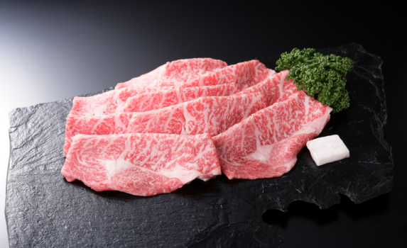 日本三大和牛のひとつでもある「松阪牛」。脂に上品な甘みと香りがあり、とても柔らかい肉質が特徴。舌触りもとても良く、とろけるような食感をどうぞご堪能ください。