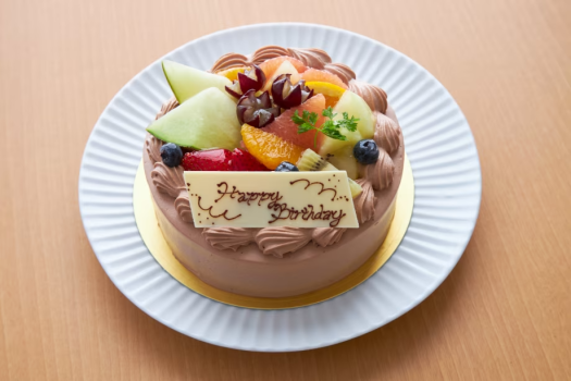 ホールケーキをお部屋にお届け致します。生クリームとチョコレート２種から選べます。 （写真はイメージです）