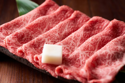 【夕食/せんなぎ】焼しゃぶ　　国産牛を使用し、しゃぶしゃぶのようなイメージでサッと火を通すことでさっぱりとお召し上がり頂けます。 お肉本来の旨味と、口の中でとろける食感をぜひご堪能ください。 ライブキッチンにてスタッフが焼きたてをご提供いたします。