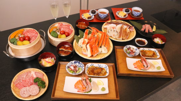 【夕食/百福豊穣】北海道フェア会席コース例/北海道ブランド牛「サロマ牛」の蒸ししゃぶや生ほたて・ほたて片貝・甘エビなど北海道産の豪華食材をお刺身や焼きなどでお楽しみいただけます。ぜひご堪能ください。※食べ放題ではないお料理が含まれます。 ※仕入れ状況等により内容が変わる場合がございます。