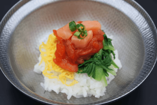 【サーモンのビビンバ丼|朝食】韓国風に味付けしたサーモンに、キムチや彩り豊かな具材を合わせた食欲そ
そる一品。ピリ辛の旨みが広がる、やみつきになる味わいをお楽しみください。 【サーモンのビビンバ丼|朝食】韓国風に味付けしたサーモンに、キムチや彩り豊かな具材を合わせた食欲そ
そる一品。ピリ辛の旨みが広がる、やみつきになる味わいをお楽しみください。