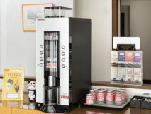 ウェルカムドリンクコーナー(ホットコーヒー、緑茶、紅茶、ハーブティーをご用意しております)