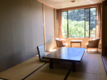 キャッスルビューのコンパクトルーム　小さなお部屋ではございますが岐阜城、金華山の正面に位置するため　山好き　お城好きにはたまらない景観でございます