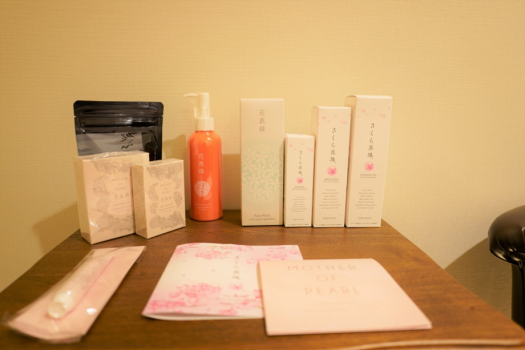 エステサロン『月雫-しずく-』　宇和島産真珠母貝のパウダーを配合したスキンケア化粧品を使用