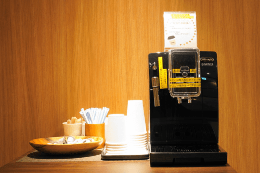 宿泊者無料コーヒーを２階ロビーに設置しています。ご利用くださいませ。