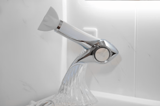 ●ドライヤー  / BEAUTECH DRYER BX
速乾でプロ仕上げ。進化し続ける「風」の力で、しっとりまとまり、ツヤめく髪へ。