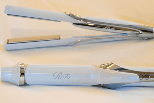 ●ストレートアイロン / STRAIGHT IRON PRO
水・熱・圧のダメージのコントロールで、しっとり端正なレア髪ストレートへ。

●カールアイロン / CURL IRON PRO 32mm
水・熱・圧のダメージのコントロールで、立体感続くレア髪カールへ。