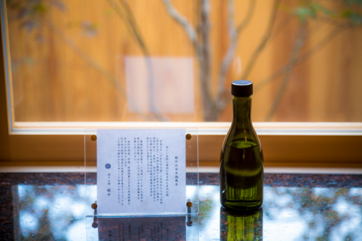 桧の湯船に日本酒をたっぷり注いでお楽しみください
