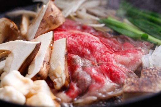 メインはご当地ブランド和牛「つやま和牛」のすき焼き（イメージ）