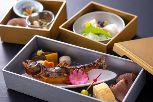 料理長が食材を吟味し、腕によりをかけて仕立てたディナーセットをお愉しみください（イメージ）