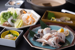 お部屋での「瀬戸内産とらふぐ」のてっちり鍋ディナーセットをお愉しみください（イメージ）