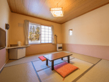 【温泉館8畳】＜少人数にオススメ＞シンプルに整えられた落ち着いた雰囲気のお部屋♪