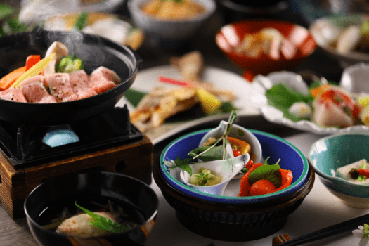 夏のご夕食一例。板長が心を込めて作ったお料理の数々。