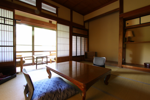 本館和室8畳【楽】　しっとりとした大人の旅にもぴったり。風情あふれる純和室
