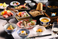 泡の湯会席・冬のお料理一例。この地域の名物とうじそばをお召し上がりください。