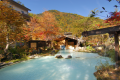 紅葉に包まれる大野天風呂