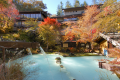 紅葉時期の外観と野天風呂