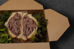 【昼食】ローストビーフサンド一例