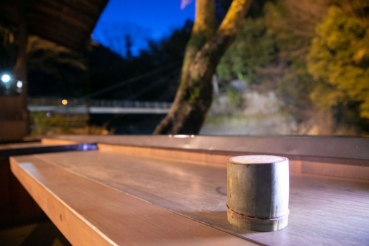 【夕刻】湯上り１ドリンクサービス。青竹グラスで飲む生ビールは格別！