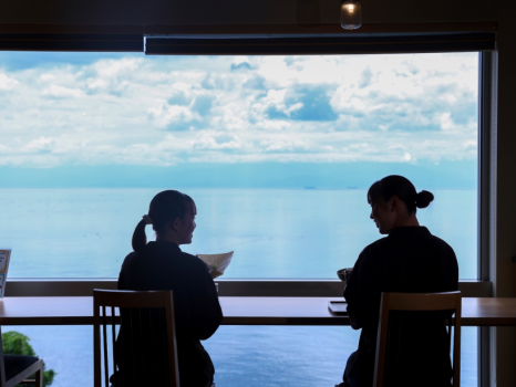 富山湾を眺めながらのご朝食