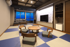 【心落ち着く和モダン客室B】リニューアルされたお部屋から海が見えます。