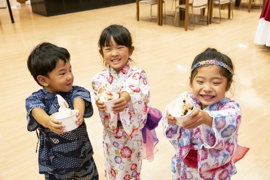 バイキング会場にはソフトクリーム機も！自分で作ってお好きなトッピングでパフェの出来上がり♪