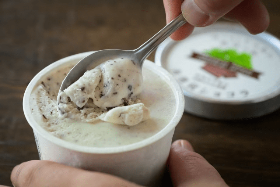 ここでしか食べられない、ハッカとチョコレートのジェラート。お風呂上りにいかがでしょうか。