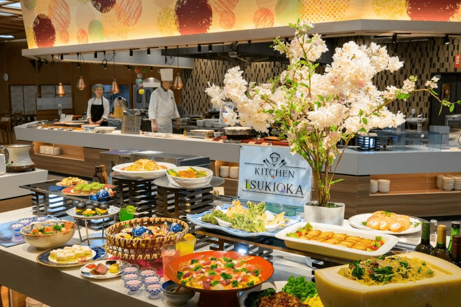 広々とした空間で、旬の味覚を心ゆくまで楽しむひとときをお過ごしください。