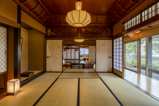 特別室「桧」は大正時代の離れを移築した伝統の客室。ここにしかない景色と佇まいを是非ご体感下さいませ。