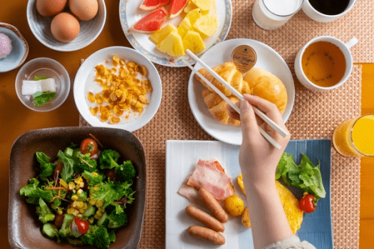 和洋中とバラエティ豊かな朝食メニュー。山形のご当地食材も豊富に。