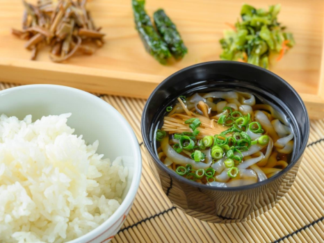 朝食には山形の名物をお召し上がりください。