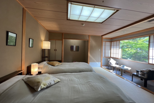 【北の丸和室ベッド客室】畳ツインベッド+広縁○10畳和室＜禁煙＞