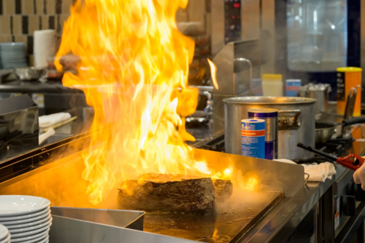 ライブキッチンで焼きたてのステーキを満喫！KITCHEN TSUKIOKA