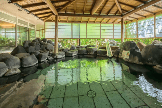 らふらんすの湯（露天風呂）～自然の空気をたっぷり感じながら、のびのびと気持ちよい湯浴みを。