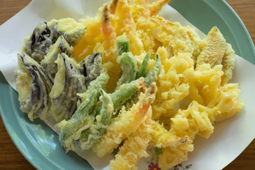 揚げたての天ぷらは、ライブキッチンで。心も身体も温まる、雪国ならではの食卓をお楽しみください。