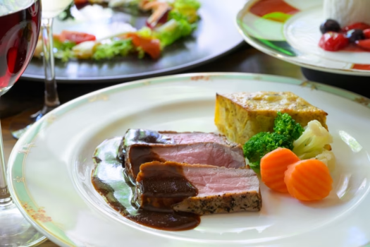 月岡ホテルのクリスマスディナー。普段とは一味違うお食事で特別な夜を。