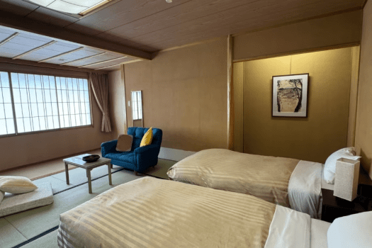 【北の丸◆和室ベッド客室～ハリウッドタイプ】心地の良い畳のお部屋にベッド2台隣り合わせのお部屋です。