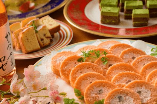 デザートまで春色に染まって。食後のひとときを甘く彩る、幸せのスイーツを♪