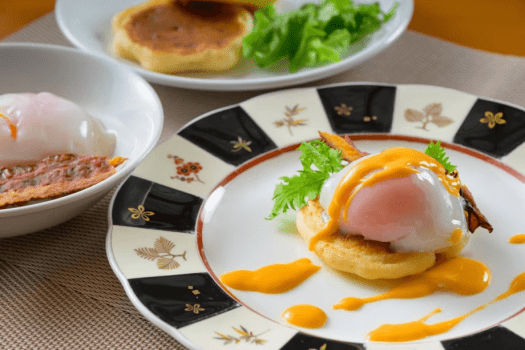 温泉卵をパンやサラダにのせて、軽やかな&ldquo;和ベネディクト&rdquo;に。