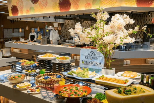 広々とした空間で、旬の味覚を心ゆくまで楽しむひとときをお過ごしください。