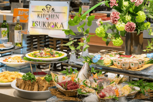 お寿司、サラダ、肉料理、洋食メニューなど豊富な料理がずらりと並ぶバイキング。
お好きなものを少しずつ、思いのままに楽しめます。