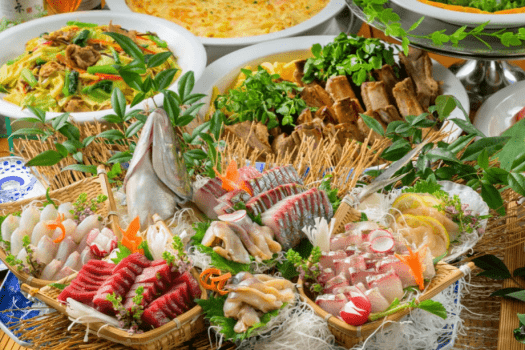 新鮮な海の幸を豪快に盛り込んだ、夏のごちそう。
マグロや貝、旬魚のお刺身など、彩り豊かな海の幸を思う存分お楽しみください。