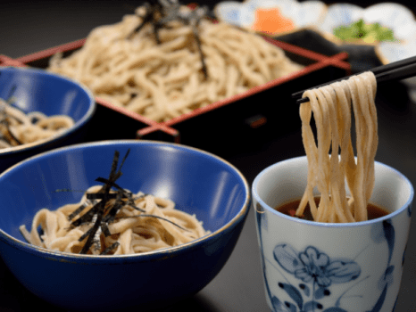 夕食バイキングでは、山形の美味しい打ち立てのお蕎麦もどうぞ