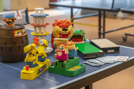 館内の遊びどころでは、卓球をはじめ懐かしゲームなどをご用意しています！